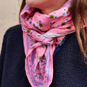 Grand foulard fleurs fond rose