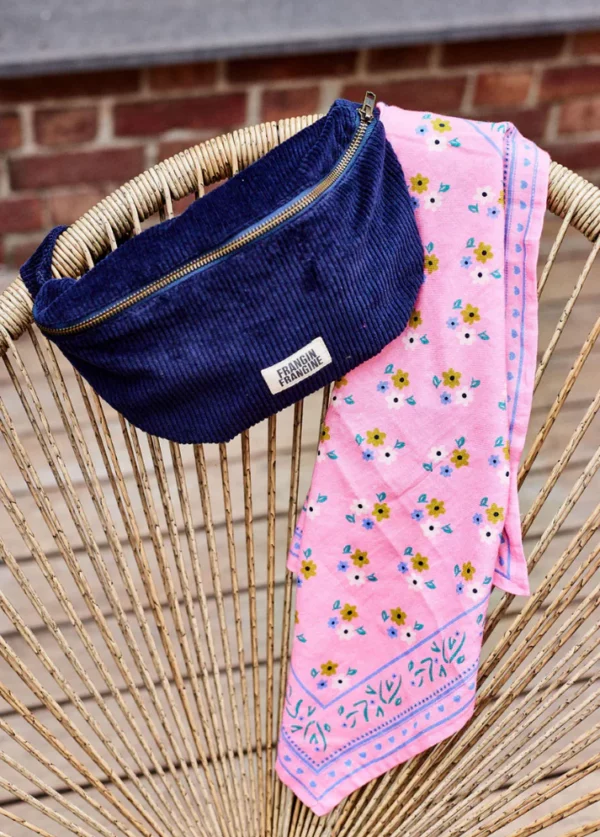 Grand foulard fleurs fond rose – Image 2