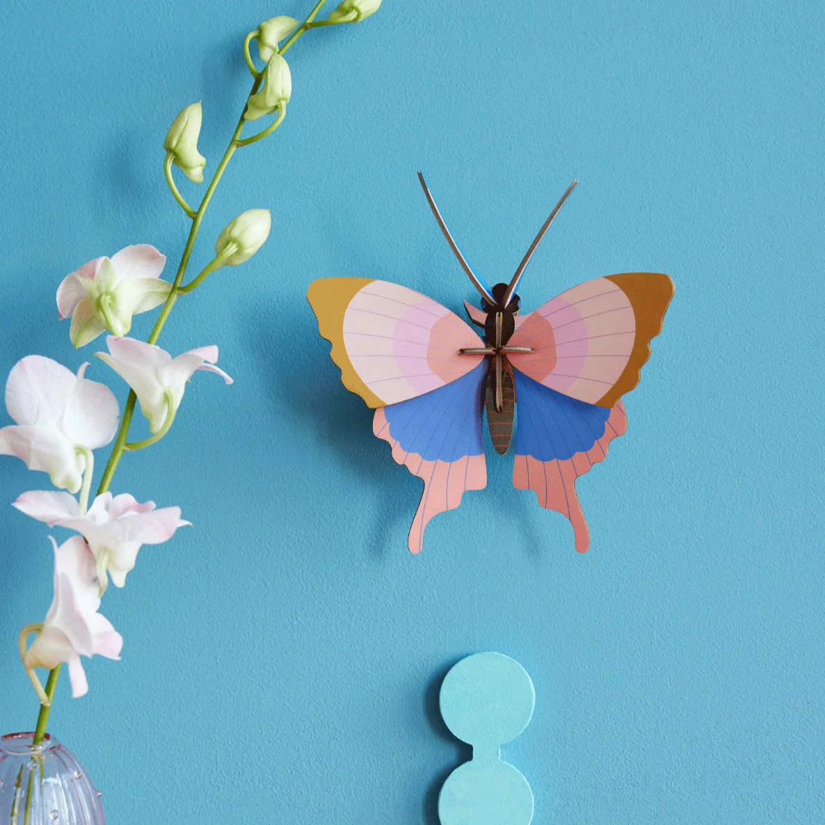 papillon-gold-rim-butterfly-en-3d-studio-roof