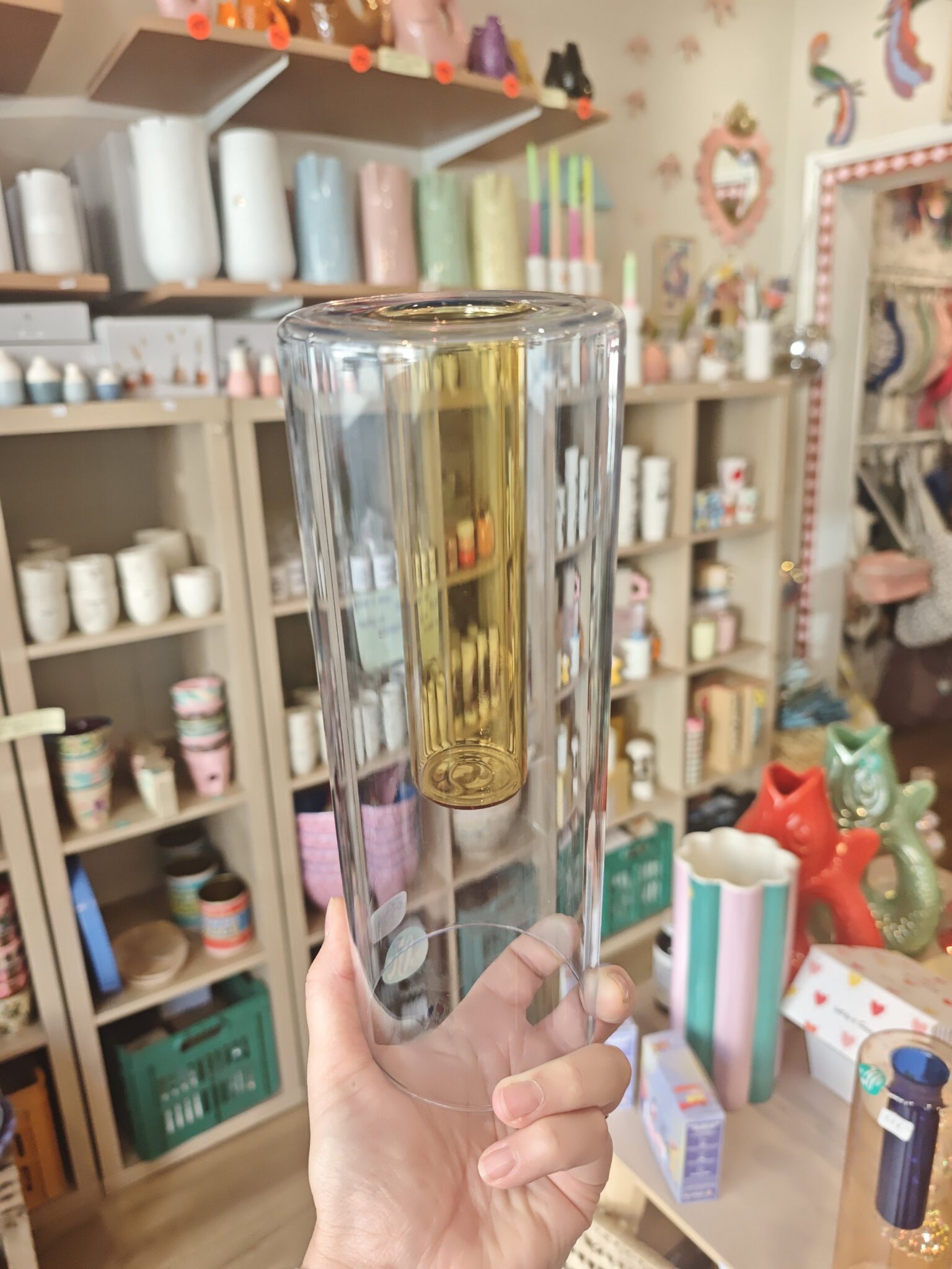 grand-vase-en-verre-reversible-bleu-jaune