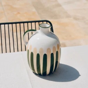 pichet-ceramique-raye-vert-et-beige